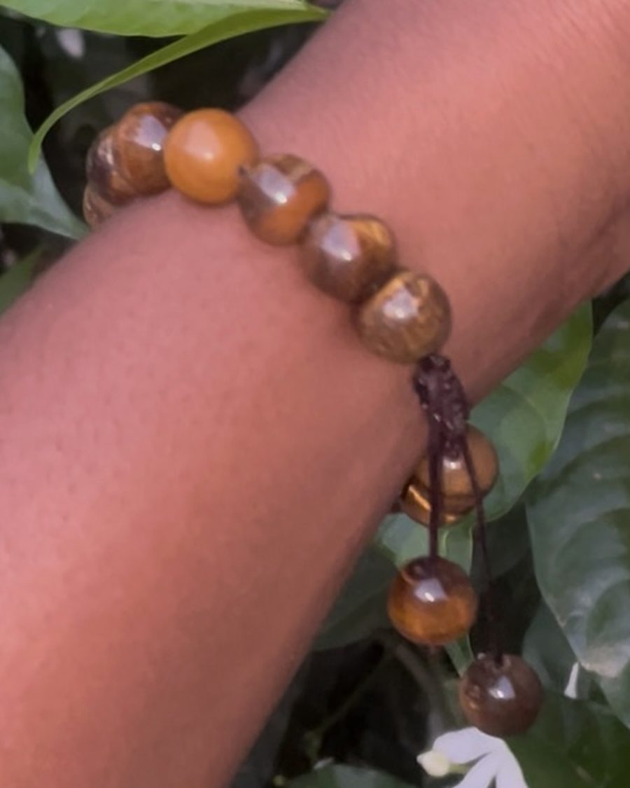 Bracelet œil de tigre porté
